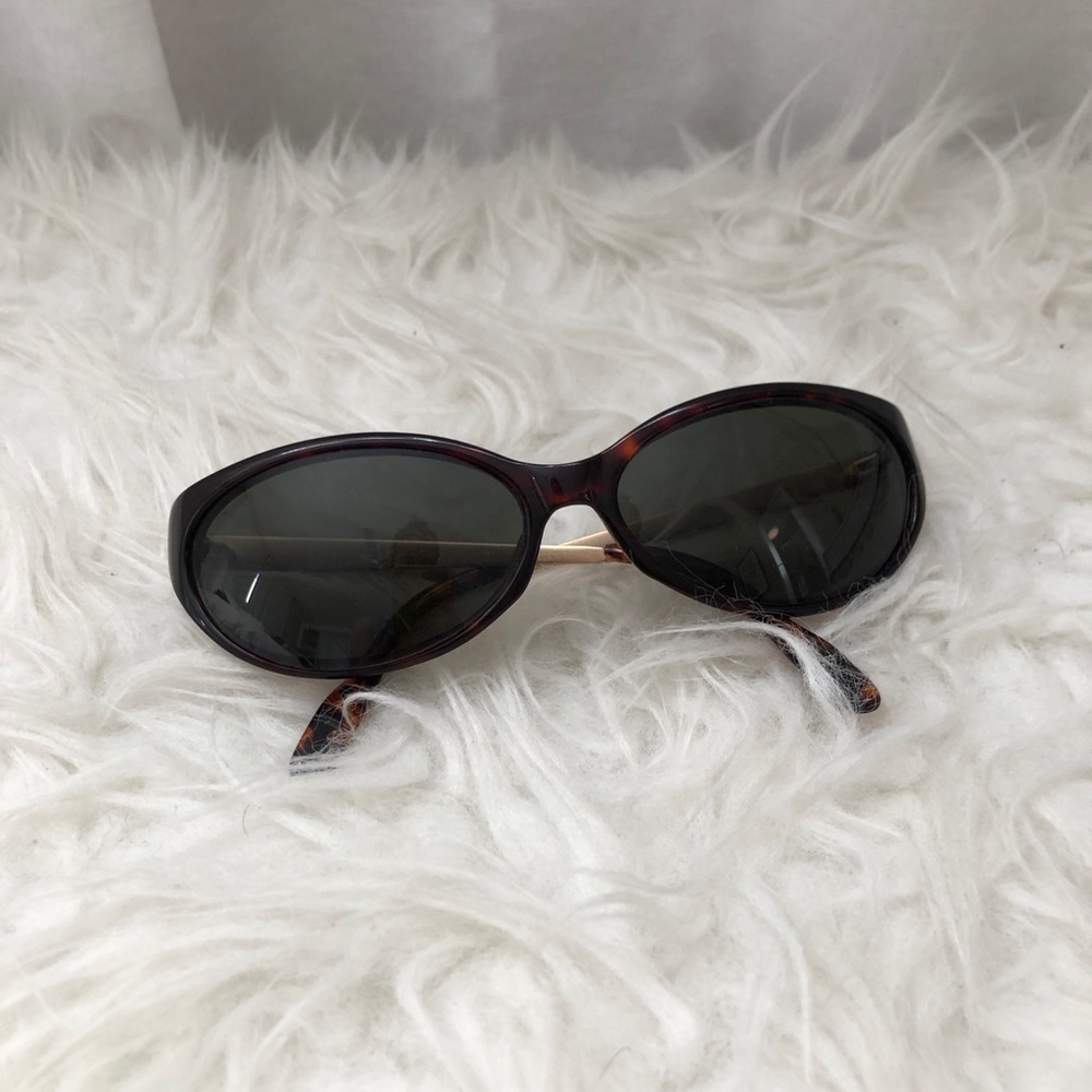DKNY | retro style sunglasses
